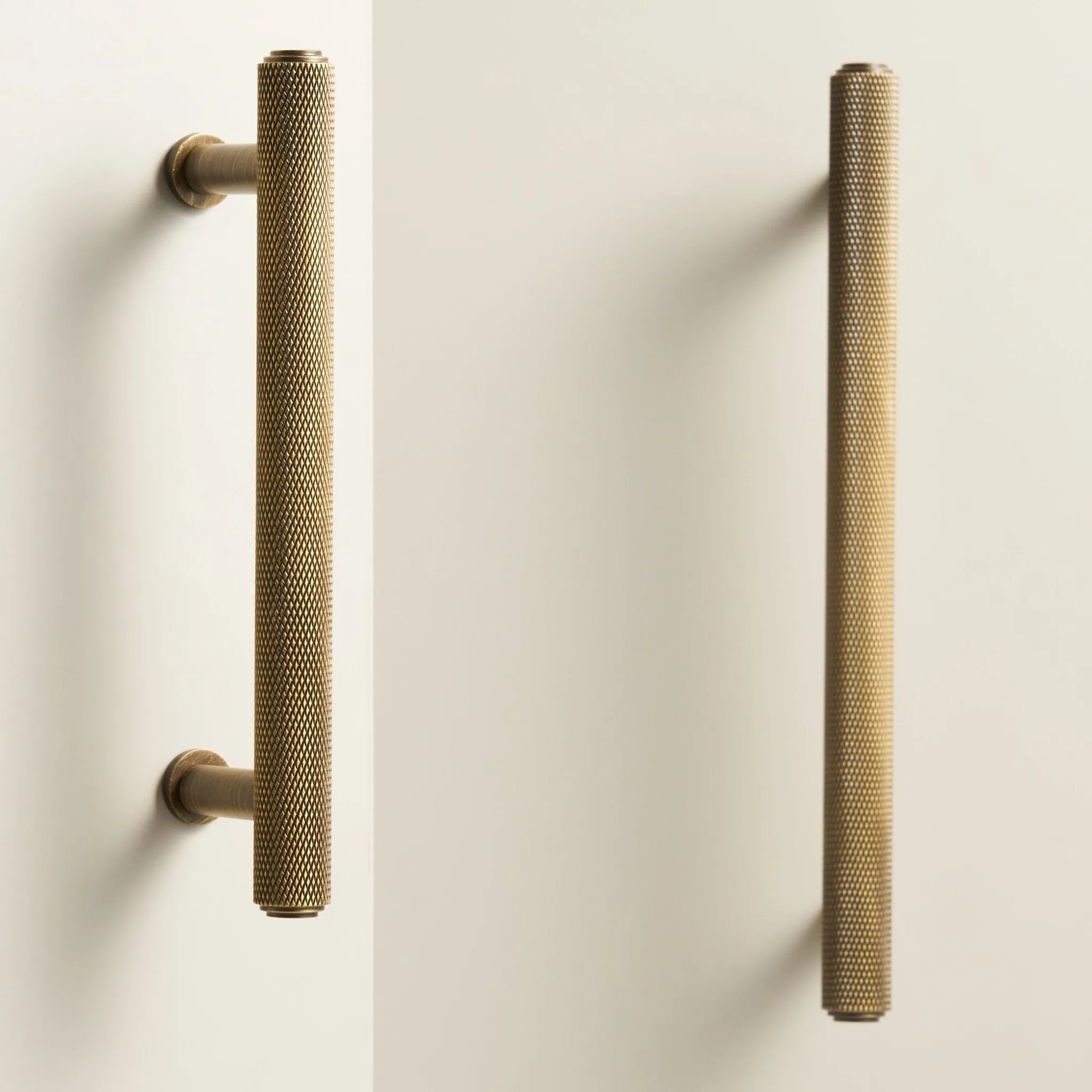 PLAKA Solid Brass Knurled Handles